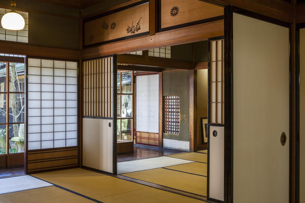 Сёдзи и фусума в интерьере японского дома