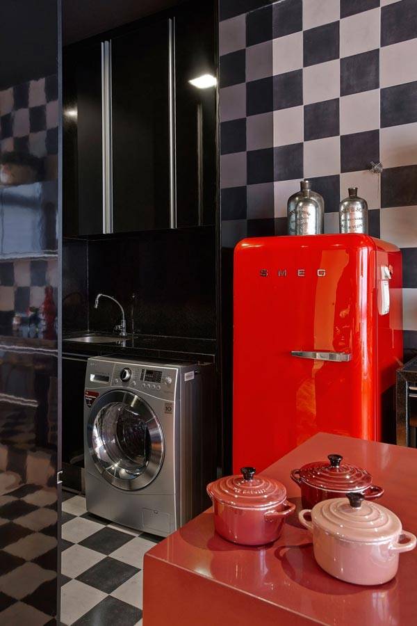 цветной холодильник на кухне фото