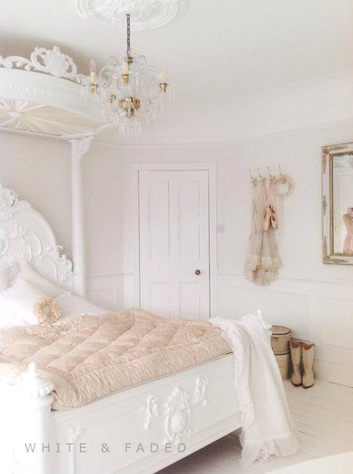 красивая спальня с романтическим настроением