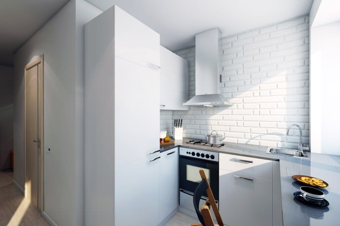 Белая кухня маленькой квартиры-студии в России