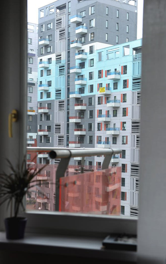 Вид из окна стильной квартиры-студии