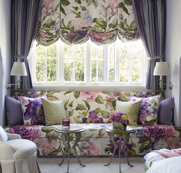 сочетание расцветки штор для зала с обивкой мебели