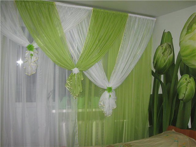 зеленый тюль к зеленым стенам спальни