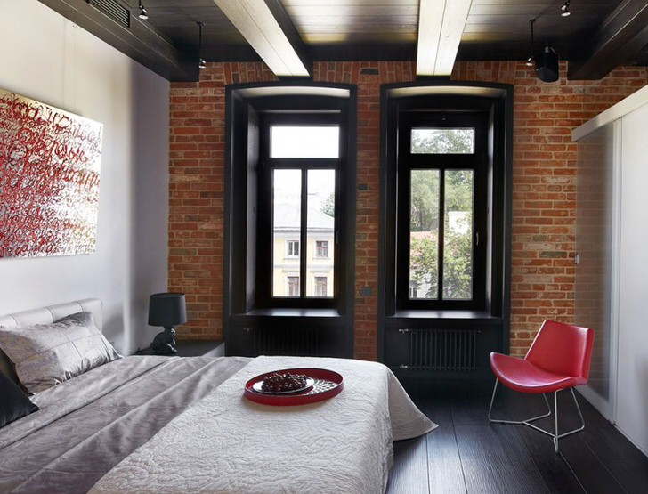 Удачное сочетание классики цвета-белое, красное, чёрное в интерьере спальни стиля лофт.