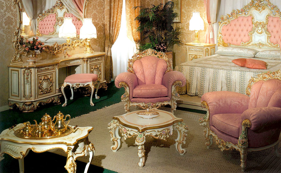 Нежная спальня в барокко стиле с использованием розовых тонов.