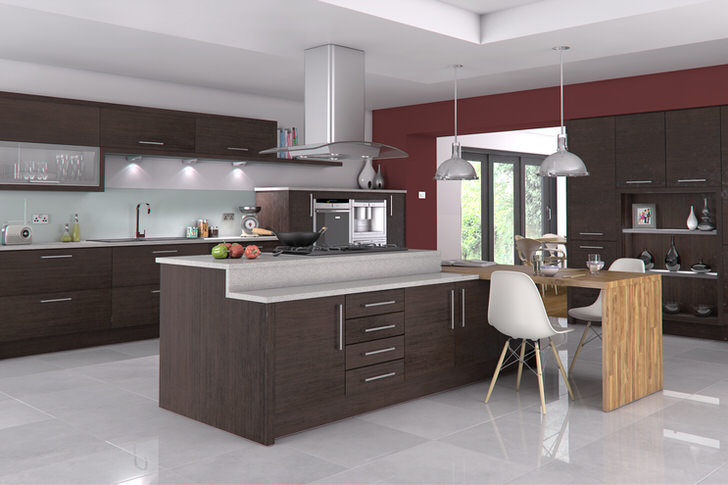 Бордовая отделка органично сочетается с цветом венге, в котором оформлен кухонный гарнитур. Функциональное решение - высокий стол по центру кухни.