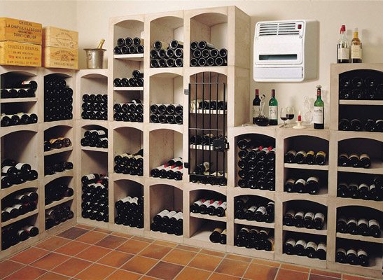 Современное помещение для хранения вина