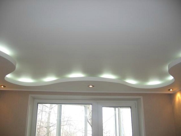 Подсветка – отличный вариант: двухуровневый гипсокартонный потолок.