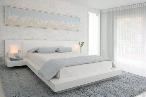 На фото изображена комната, оформленная своими руками в современном минимализме.