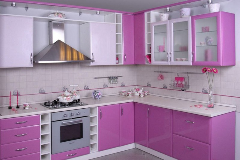 кухня в розовом цвете фото