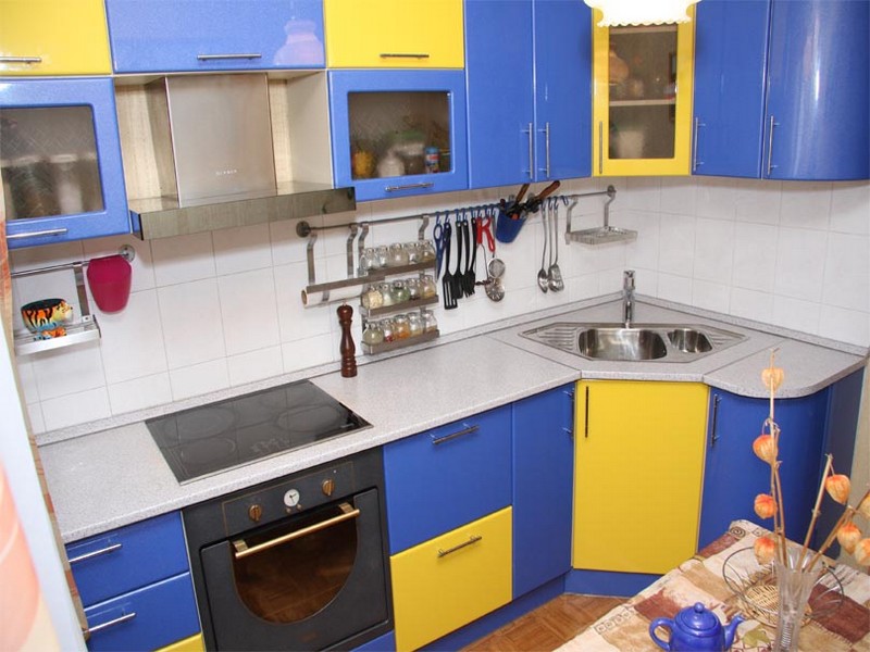 желто синяя кухня фото