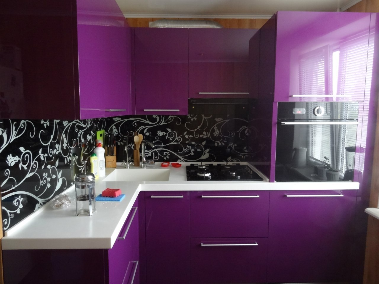 Маленький фиолетовый кухонный гарнитур