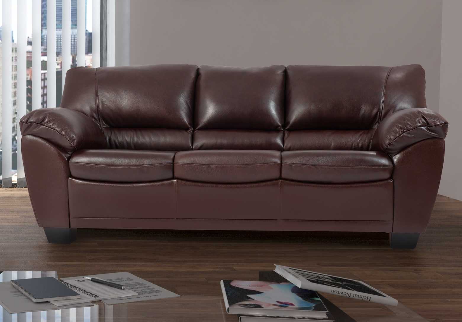 Темно-коричневый трехместный кожаный диван