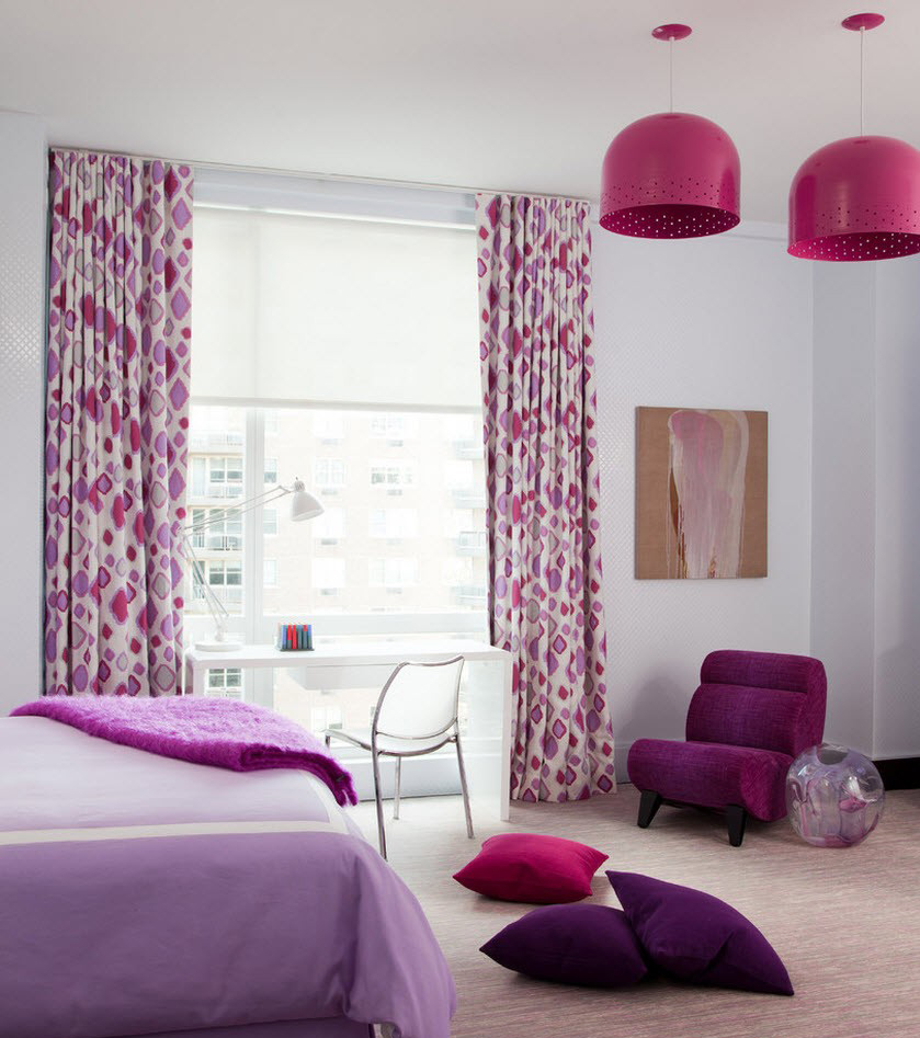 Фиолетово-розовые акценты в спальне