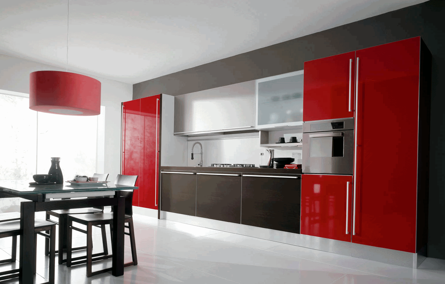 Венге, белый и красный цвета в интерьере кухни
