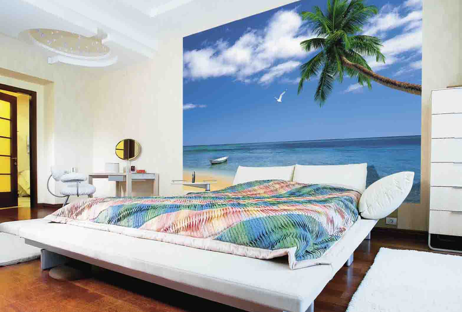 Фотообои с видом на пляж в интерьере спальни