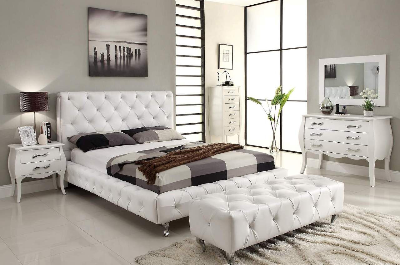 Черно-белая стильная спальня