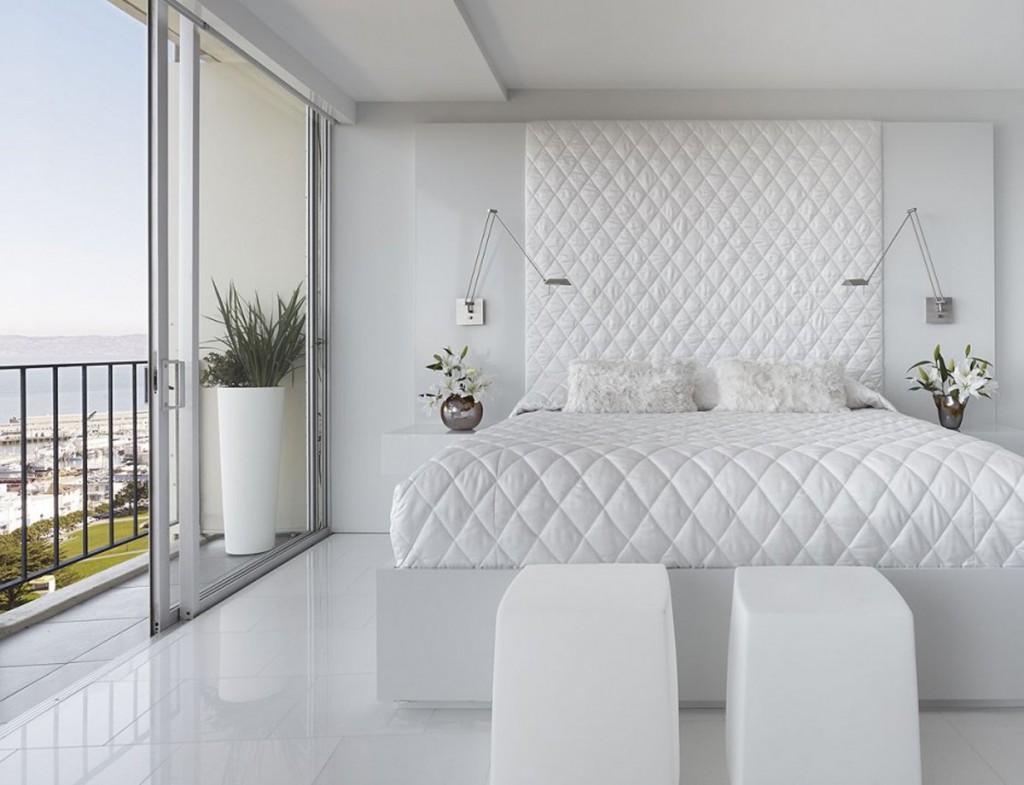 Белая кровать в стиле хай-тек