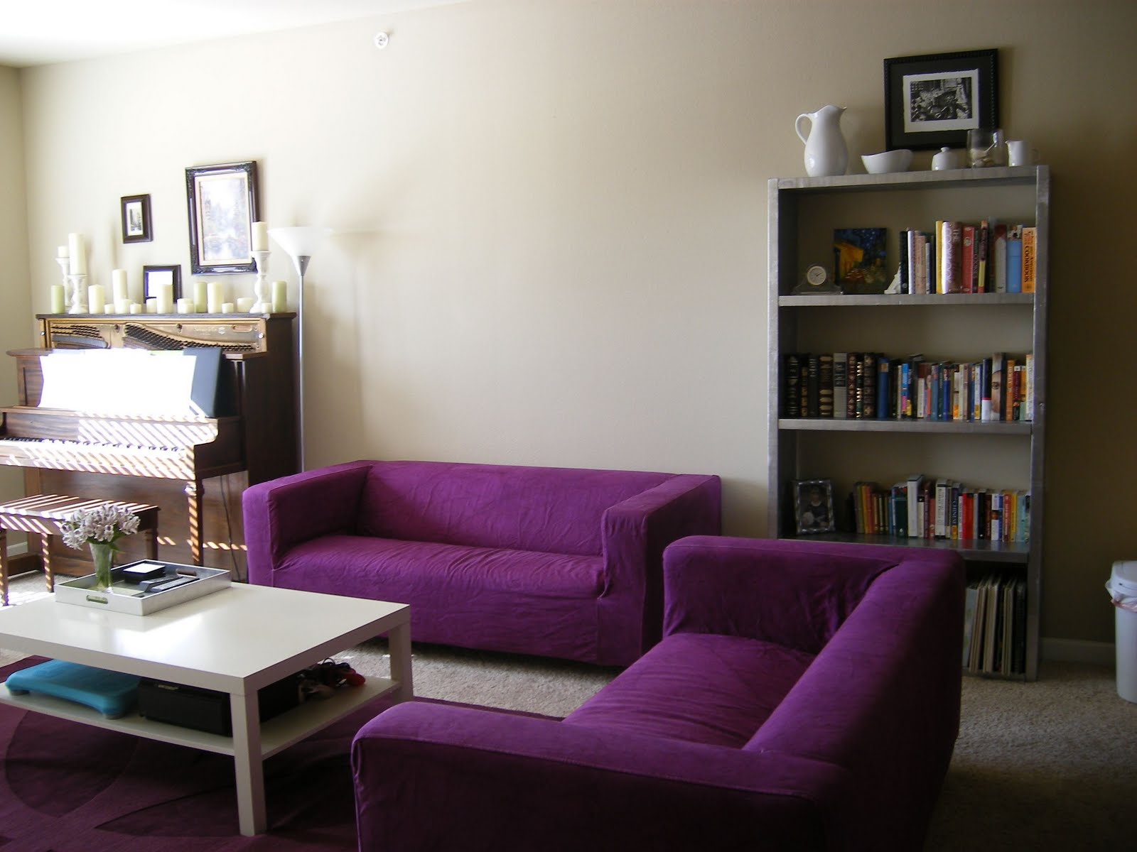 Фиолетовый чехол на диван