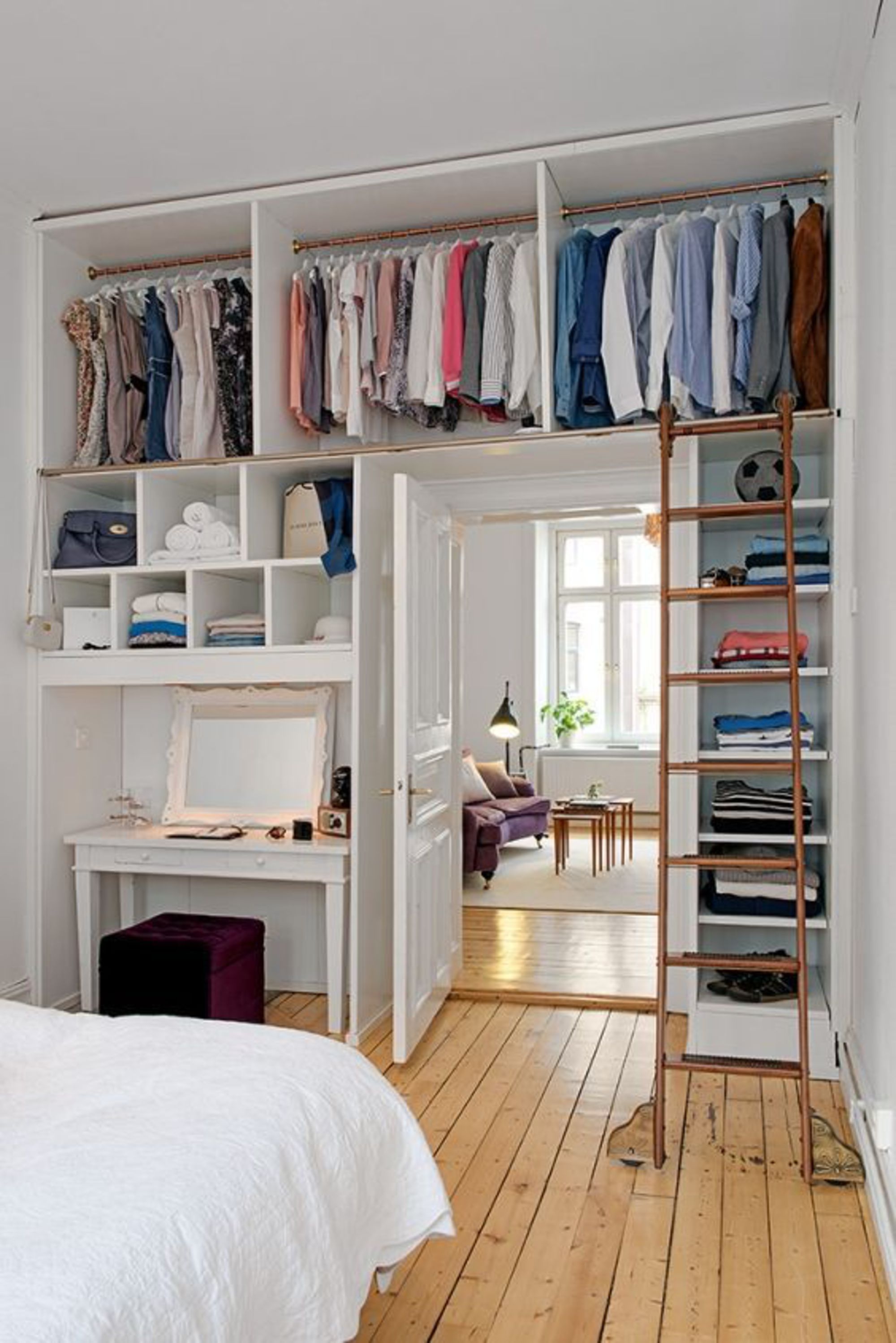 Маленькая спальня с гардеробной