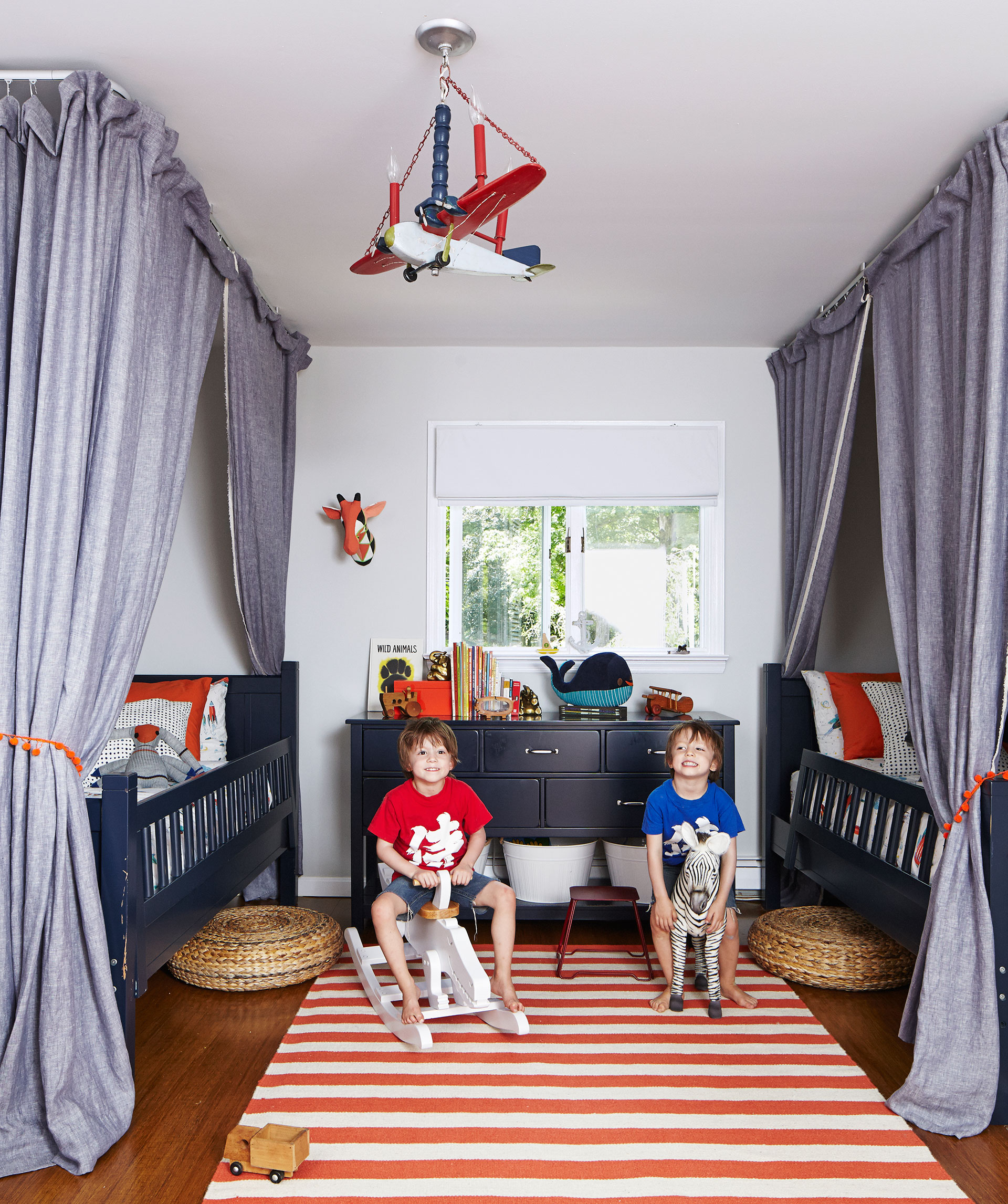 Детская комната в стиле прованс с ковром