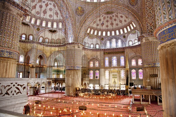 Интерьер Голубая мечеть Султанахмет — стоковое фото