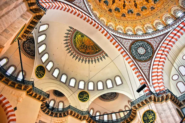 Интерьер suleymaniye мечети в Стамбуле, индейке — стоковое фото
