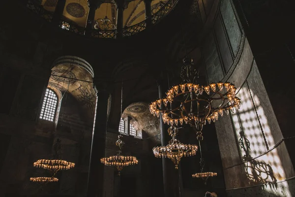 Стамбул Турция Октября 2015 Низкий Угол Зрения Люстр Мечеть Сулеймание — стоковое фото