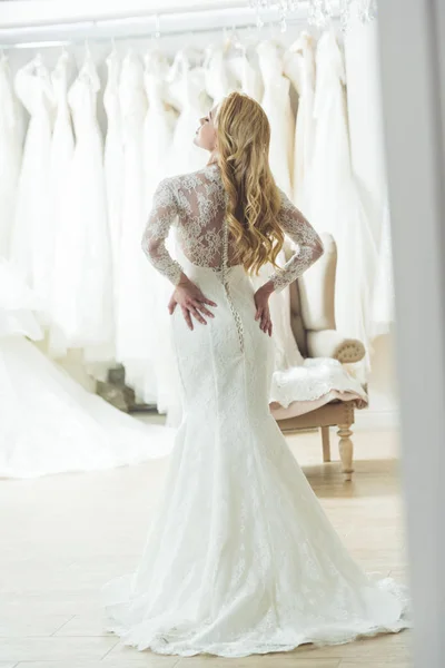 Молодая Невеста Кружево Платье Свадебные Ателье — стоковое фото