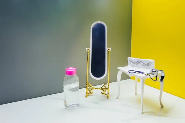 Toy Mirror Dressing Table Bottle Lotion Eyelash Curler Miniature Room — стоковое фото