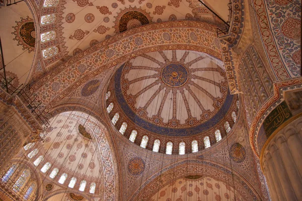 Арки и купола с Исламской модели — стоковое фото