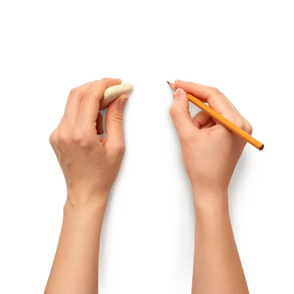 Человеческие руки с карандашом и стереть резинкой — стоковое фото