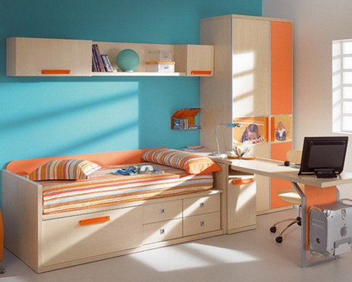 Детская комната в бежево-оранжево-голубых тонах