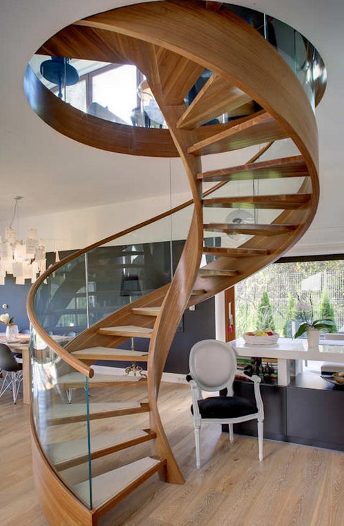 Винтовые лестницы из дерева и стекла