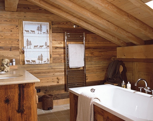 Современная ванная под деревенский стиль