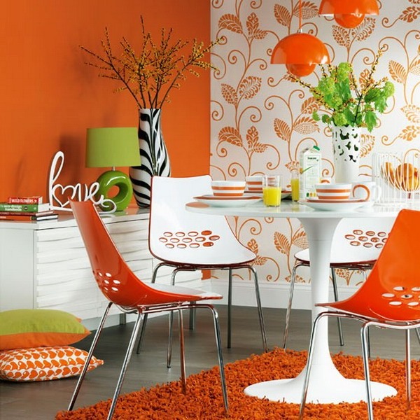 Оранжевая кухня с мебелью в стиле бистро