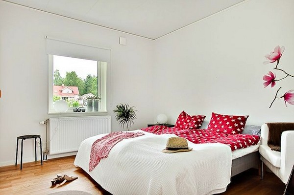 Яркие акценты для скандинавского дизайна спальни
