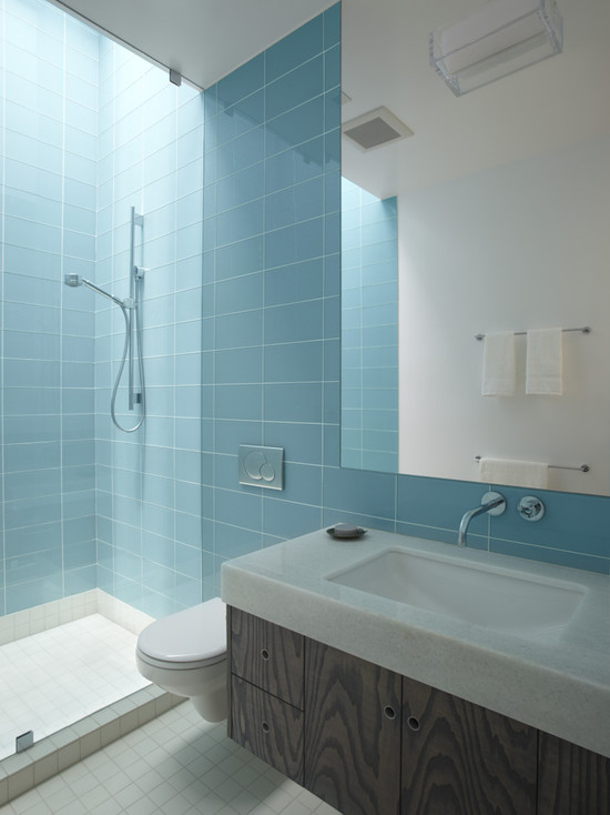 Интерьер ванной в голубых тонах